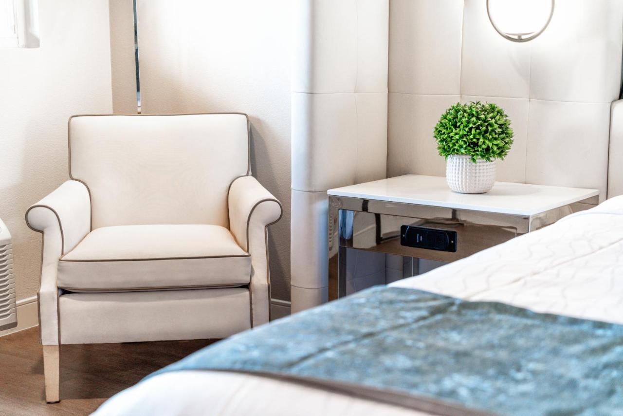 Aspire Inn Studios & Spas ベルフラワー エクステリア 写真