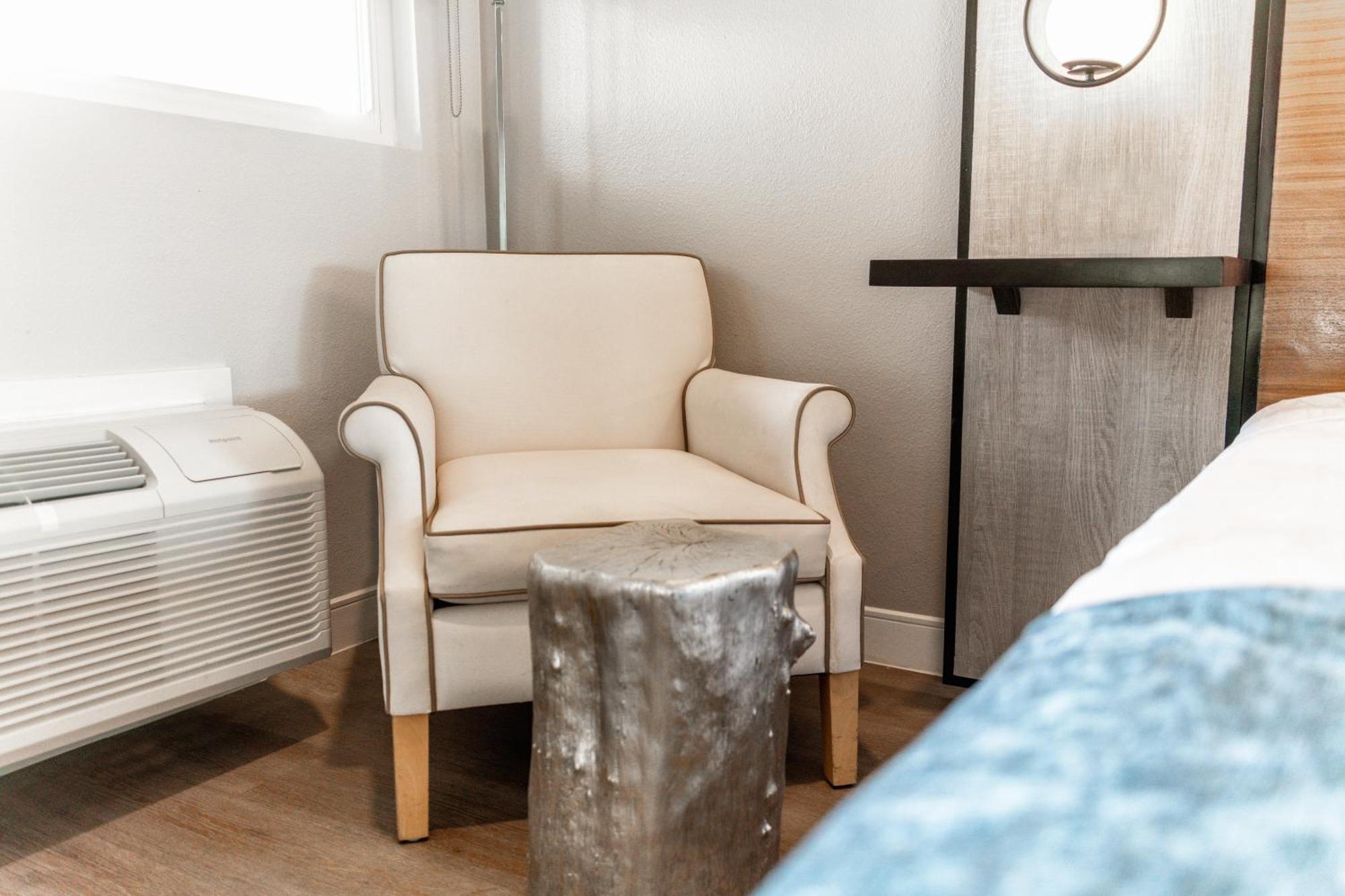 Aspire Inn Studios & Spas ベルフラワー エクステリア 写真